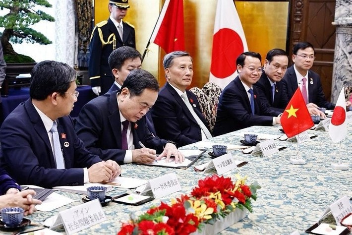 National Assembly Chairman Tran Thanh Man signed a cooperation agreement. Photo: Doan Tan/VNA ctqh-thuong-vien-nhat-a2.jpg