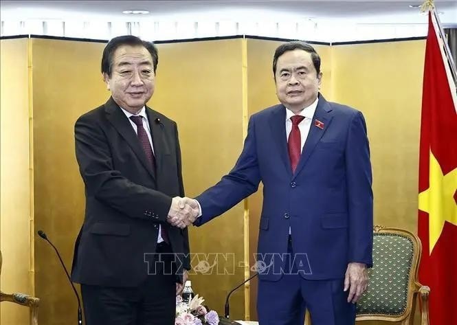 NA Chairman Tran Thanh Man (right ) and President of the Constitutional Democratic Party of Japan Noda Yoshihiko at their meeting in Tokyo on December 6. (Photo: VNA) NA Chairman Tran Thanh Man (right ) and President of the Constitutional Democratic Party of Japan Noda Yoshihiko at their meeting in Tokyo on December 6. (Photo: VNA)