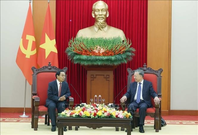 Tổng Bí thư Tô Lâm tiếp Thường trực Ban Bí thư Đảng Nhân dân Cách mạng Lào Bounthong Chitmany. Ảnh: Thống Nhất/TTXVN