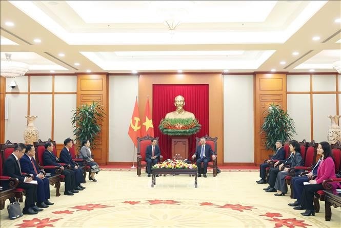 Tổng Bí thư Tô Lâm tiếp Thường trực Ban Bí thư Đảng Nhân dân Cách mạng Lào Bounthong Chitmany. Ảnh: Thống Nhất/TTXVN