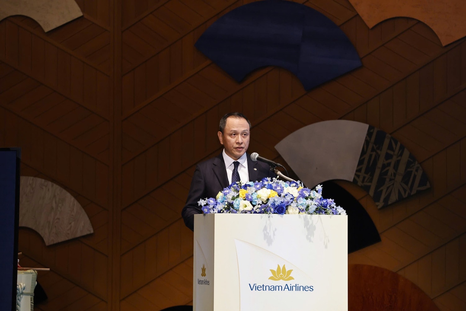 anh-3-tong-giam-doc-vietnam-airlines-le-hong-ha-phat-bieu-tai-buoi-le-anh-vna.jpg