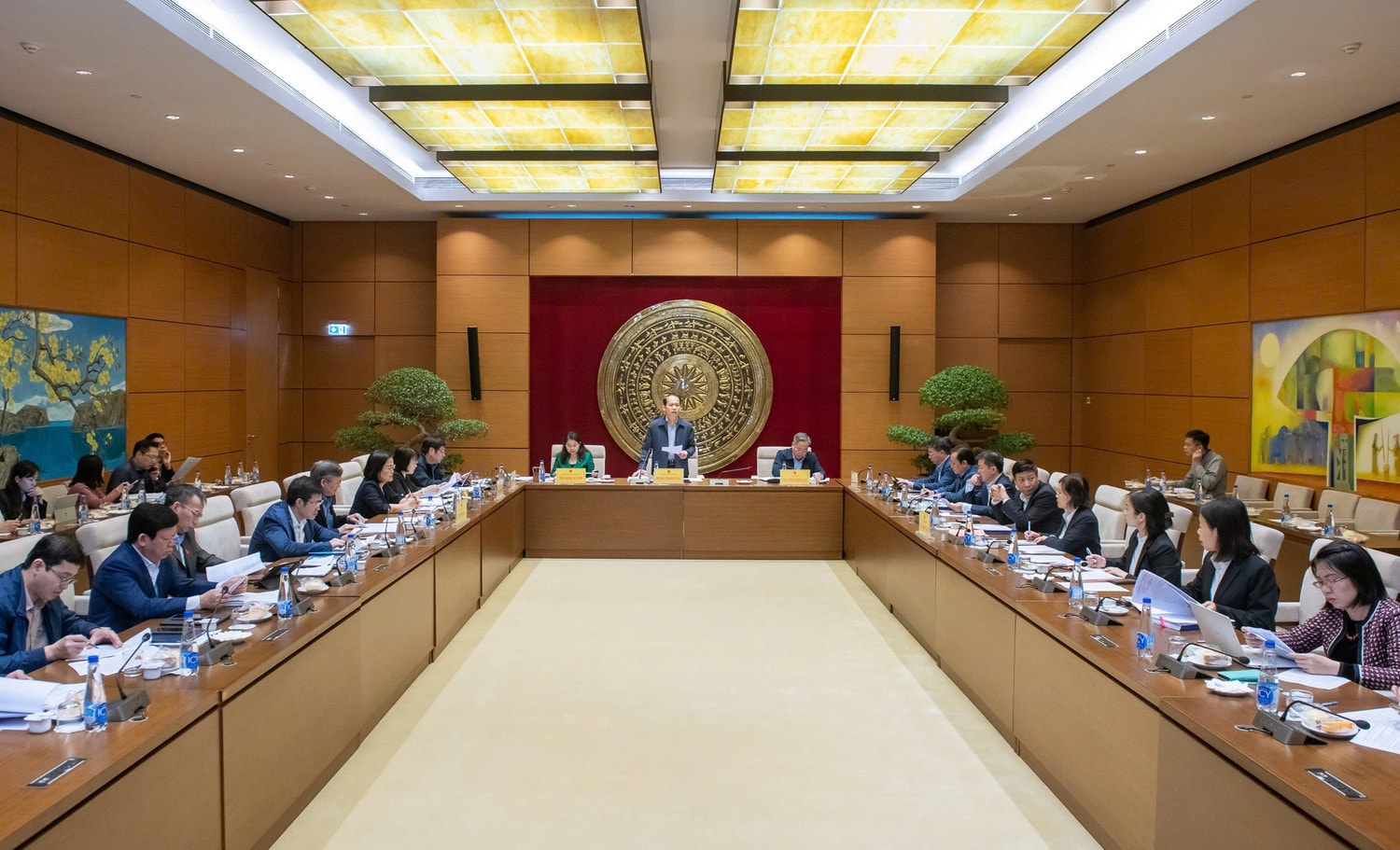 Quang cảnh phiên họp