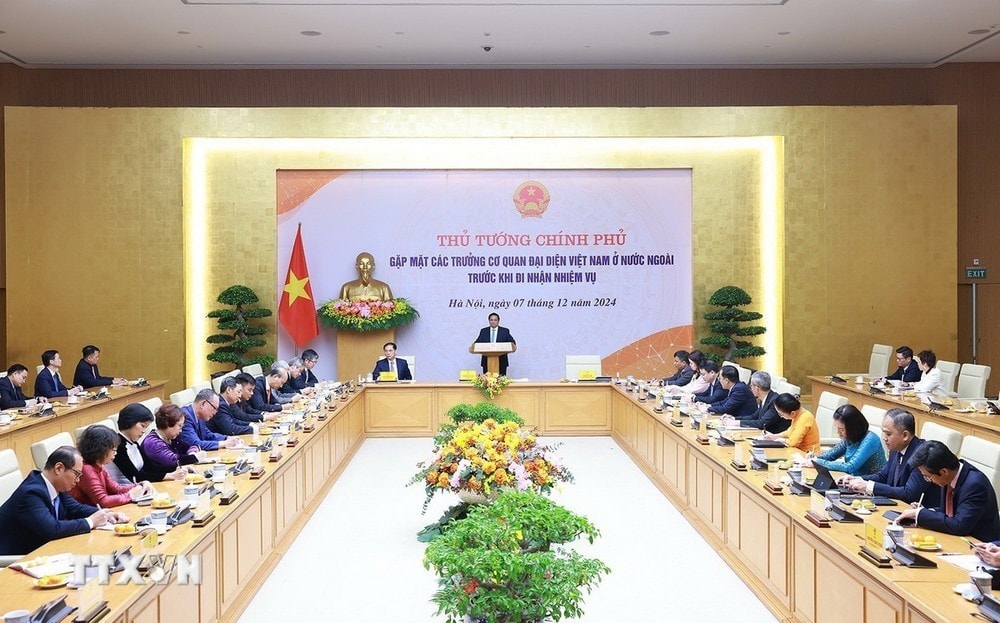 Thủ tướng Phạm Minh Chính gặp mặt các Trưởng cơ quan đại diện Việt Nam ở nước ngoài trước khi đi nhận nhiệm vụ. Ảnh: Dương Giang - TTXVN