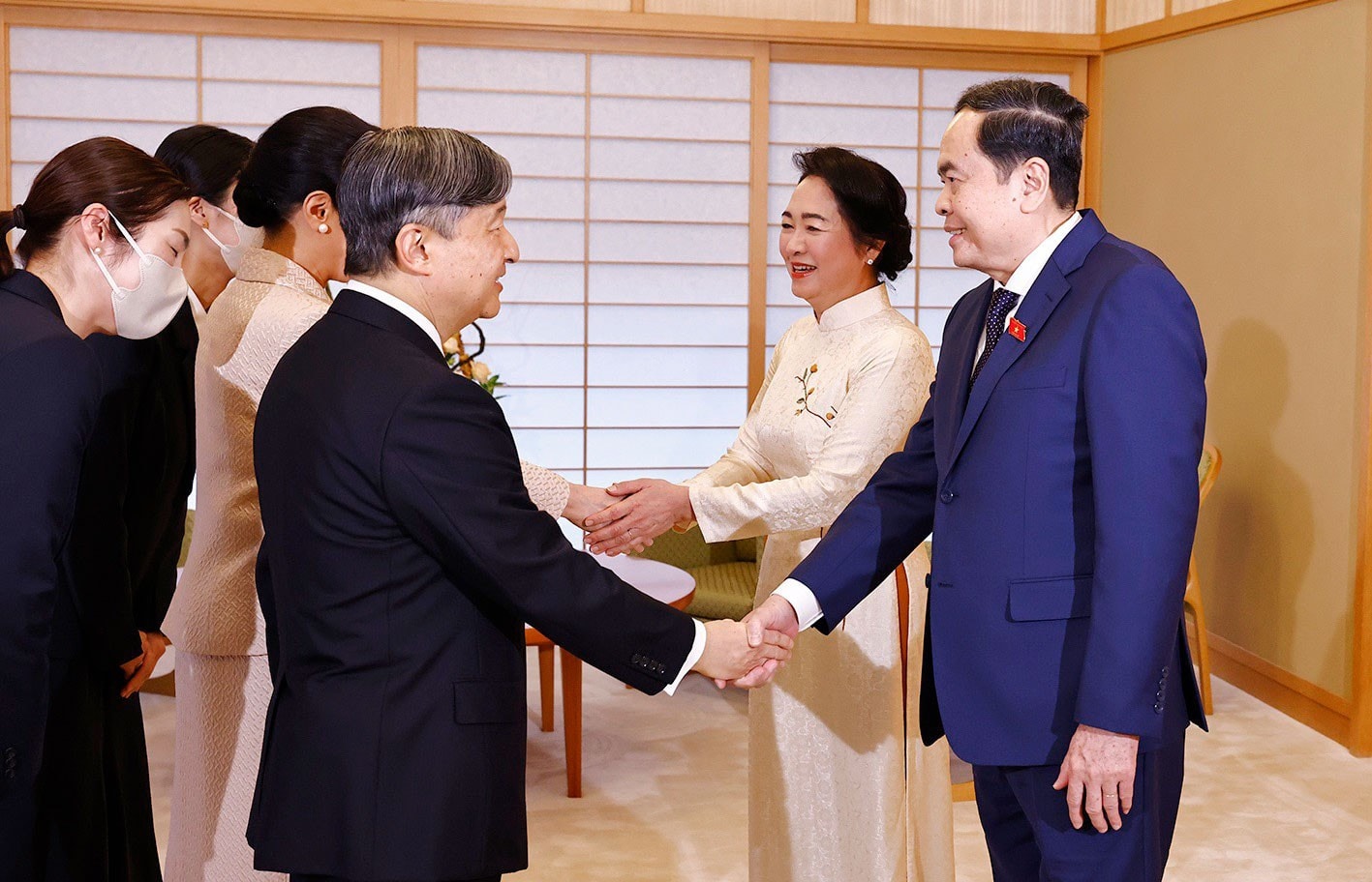 Chủ tịch Quốc hội Trần Thanh Mẫn và Phu nhân hội kiến Nhà vua Naruhito cùng Hoàng hậu Masako. Ảnh: Doãn Tấn – TTXVN