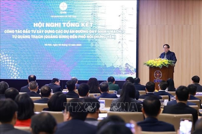 Thủ tướng Phạm Minh Chính phát biểu tại Hội nghị tổng kết dự án đường dây 500kV mạch 3 Quảng Trạch - Phố Nối. Ảnh: Dương Giang - TTXVN