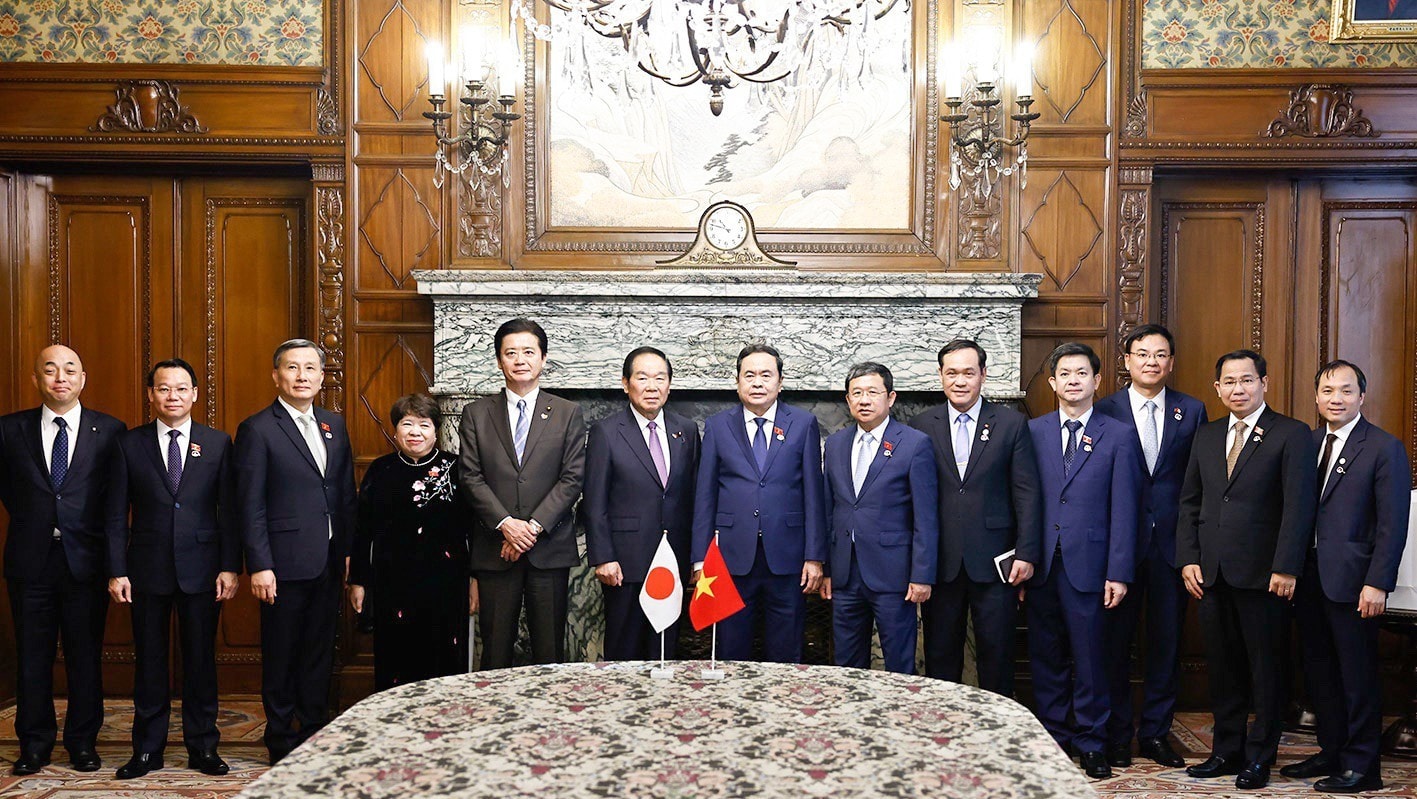 Chủ tịch Quốc hội Trần Thanh Mẫn và Chủ tịch Hạ viện Nhật Bản Nukaga Fukushiro với đại biểu. Ảnh: Doãn Tấn - TTXVN