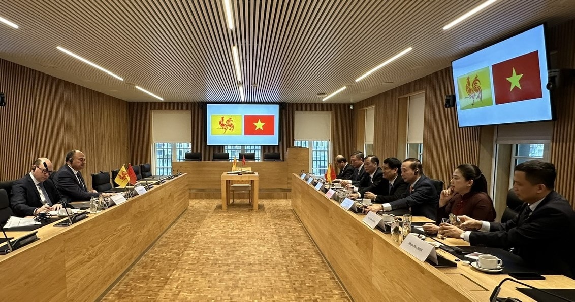 Đoàn công tác thăm và làm việc tại Nghị viện vùng Wallonie
