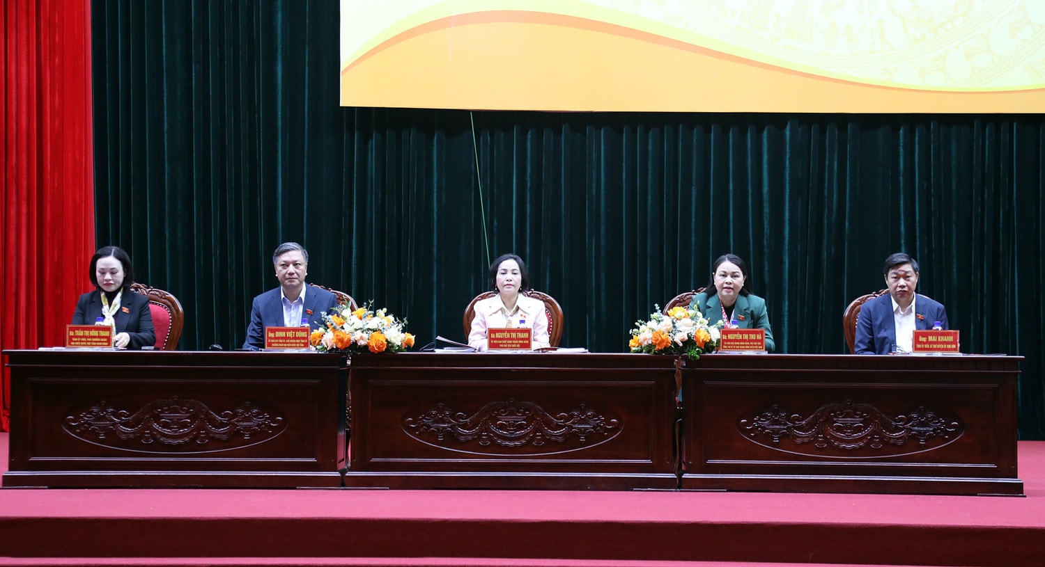 Phó Chủ tịch Quốc hội Nguyễn Thị Thanh và các ĐBQH tỉnh tại cuộc tiếp xúc