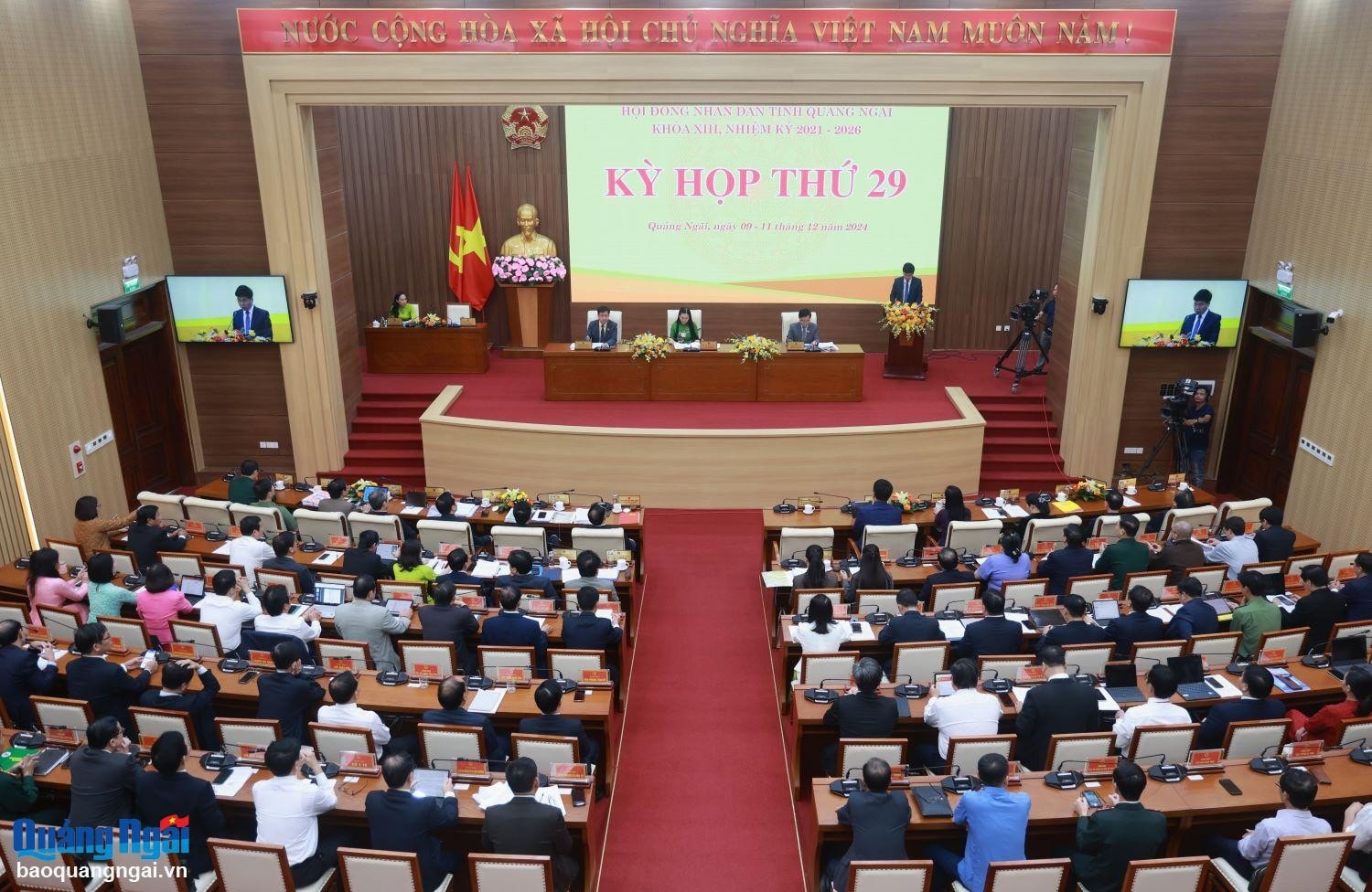 Quang cảnh phiên họp