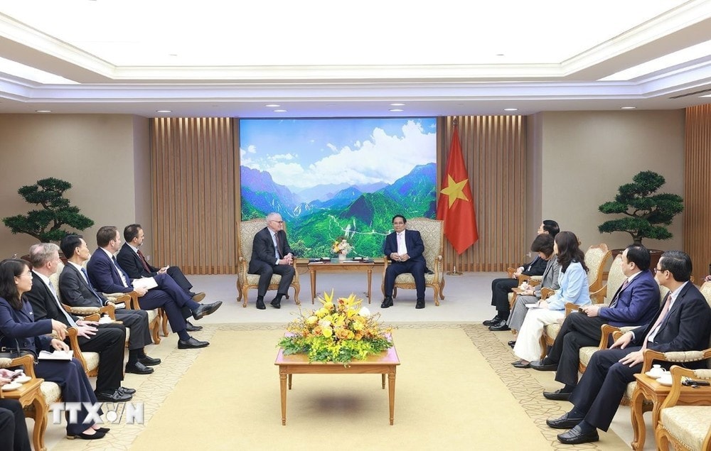 Thủ tướng Phạm Minh Chính tiếp ông John Neuffer, Chủ tịch Hiệp hội Công nghiệp Bán dẫn Hoa Kỳ (SIA). Ảnh: Dương Giang/TTXVN