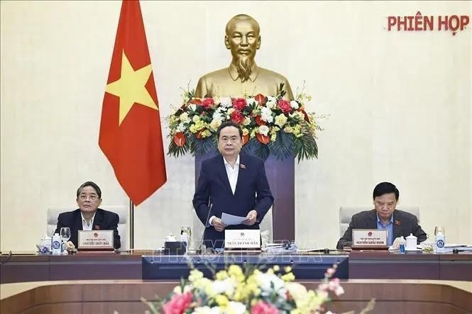 NA Chairman Tran Thanh Man (standing) addresses the opening of the NA Standing Committee's 40th session on December 10. (Photo: VNA) NA Chairman Tran Thanh Man (standing) addresses the opening of the NA Standing Committee's 40th session on December 10. (Photo: VNA)