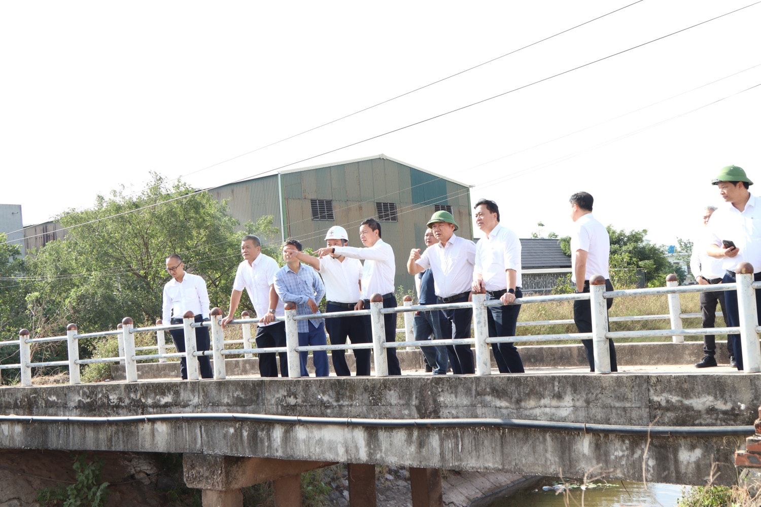 tran-minh-dung-pho-tong-giam-doc-evnnpc-lam-viec-cung-cac-ban-nha-thau-va-cong-ty-dien-luc-tai-pc-thai-binh-pc-hung-yen.jpg