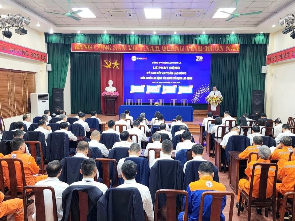 le-ky-cam-ket-dam-bao-an-toan-lao-dong-trong-cbcnv-anh-npc.jpg