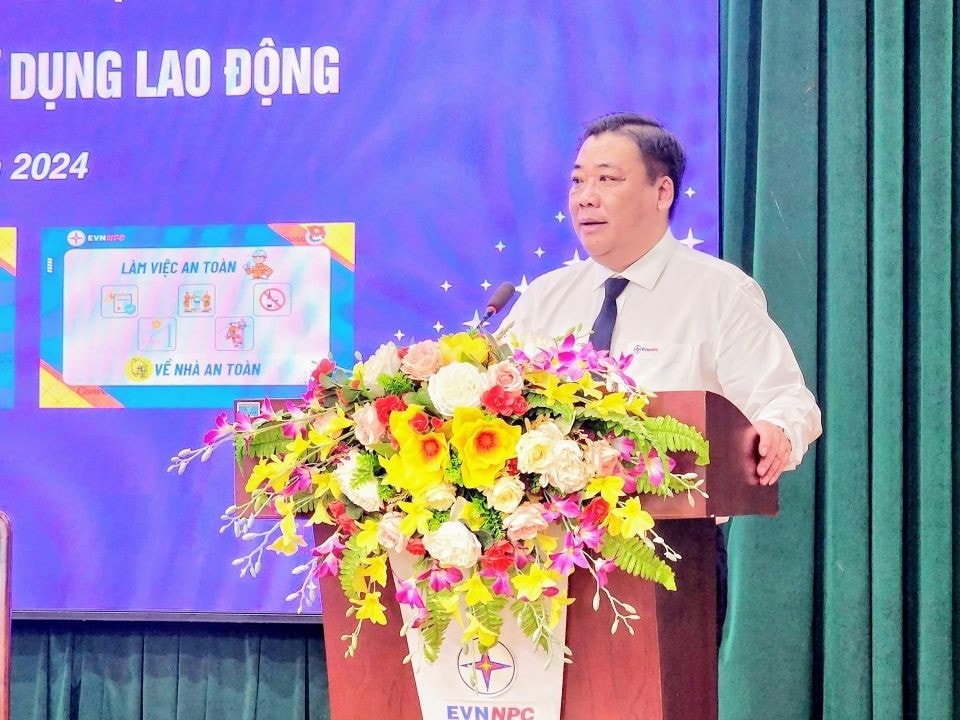 ong-tran-duy-trinh-giam-doc-cong-ty-dien-luc-son-la-phat-bieu.jpg