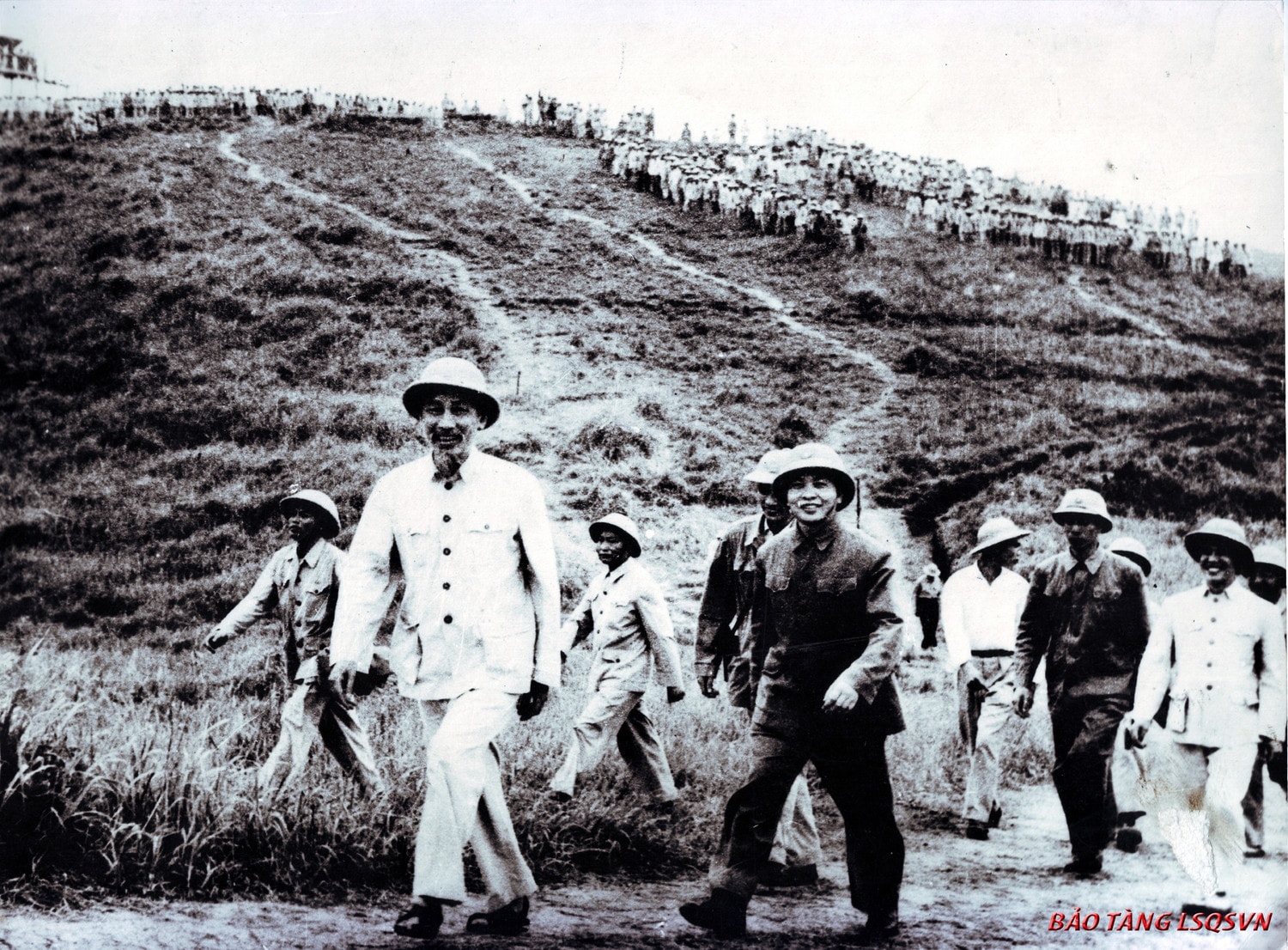 13-bac-ho-tham-quan-dien-tap1957.jpg