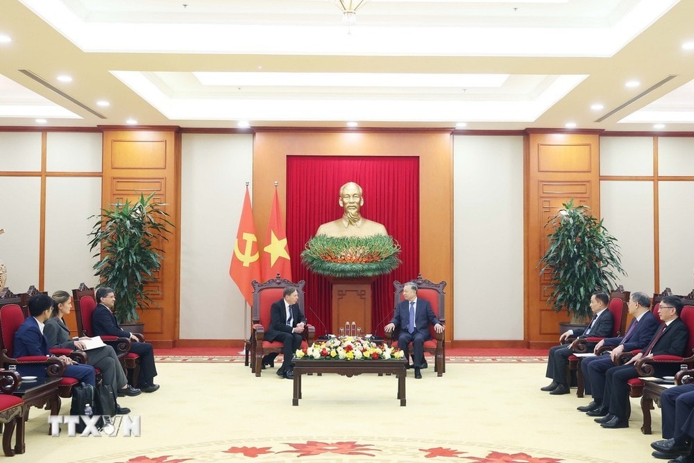 Tổng Bí thư Tô Lâm tiếp Đại tướng David Petraeus, đồng sở hữu Quỹ kiêm Chủ tịch Viện Toàn cầu Quỹ đầu tư Kohlberg Kravis Roberts (KKR) của Hoa Kỳ. Ảnh: Thống Nhất/TTXVN