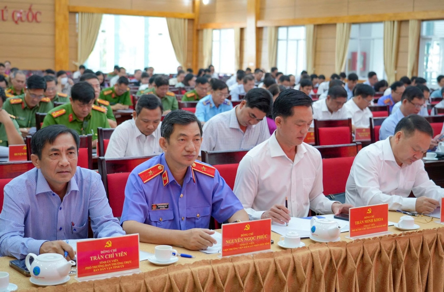 quang-canh-hoi-nghi-1.jpg