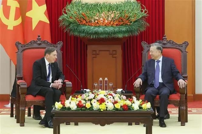 General Secretary of the Communist Party of Vietnam (CPV) Central Committee To Lam (right) on December 10 receives General David Petraeus, a Partner at the Kohlberg Kravis Roberts (KKR) global investment firm and Chairman of the KKR Global Institute. (Photo: VNA) General Secretary of the Communist Party of Vietnam (CPV) Central Committee To Lam (right) on December 10 receives General David Petraeus, a Partner at the Kohlberg Kravis Roberts (KKR) global investment firm and Chairman of the KKR Global Institute. (Photo: VNA)