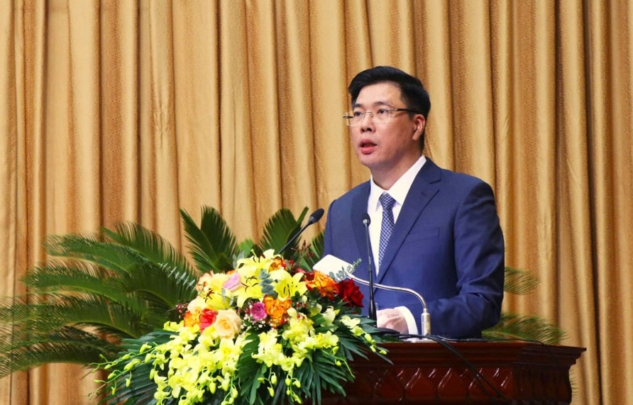 Giám đốc BHXH tỉnh Hồ Minh Thế trả lời chất vấn tình hình nợ BHXH, BHYT, BHTN