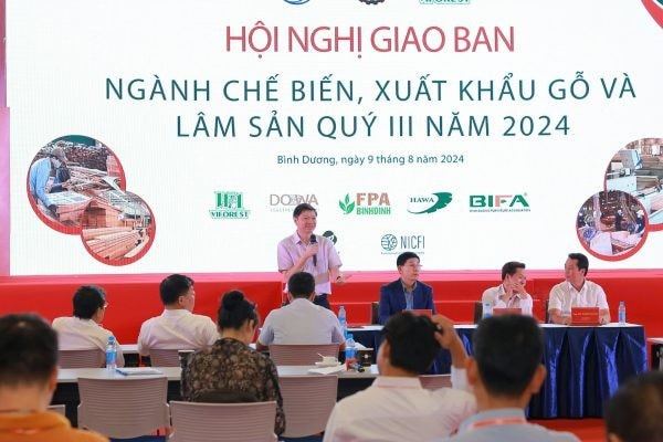 anh-1-cuc-truong-cuc-lam-nghiep-tran-quang-bao-phat-bieu-tai-hoi-nghi-giao-ban-nganh-che-bien-xuat-khau-go-va-lam-san-quy-iii2024-anh-cln.jpg