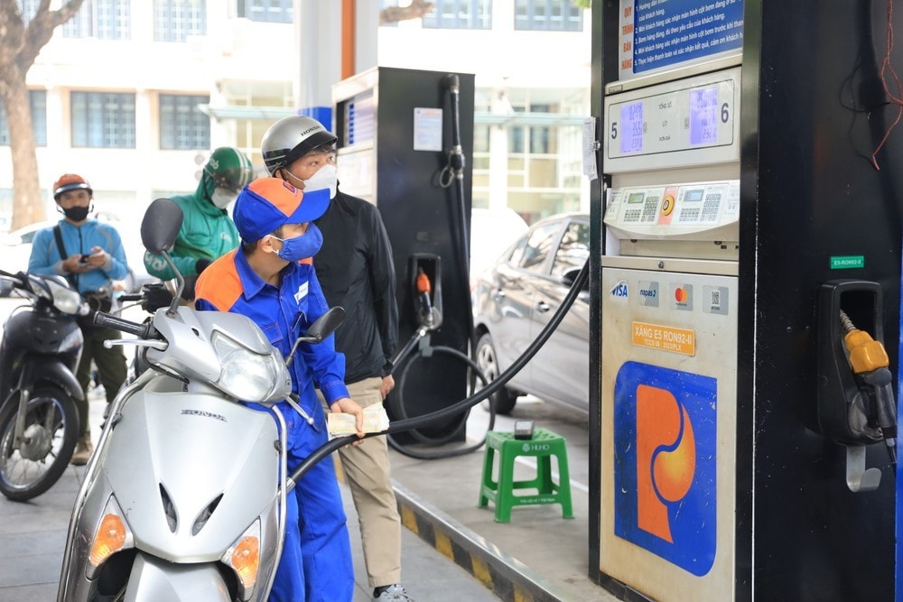 Một điểm bán xăng của Petrolimex tại Hà Nội. Ảnh: Đức Duy/Vietnam+