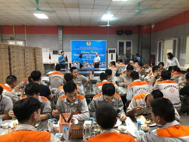 bua-com-cong-doan-01.jpg