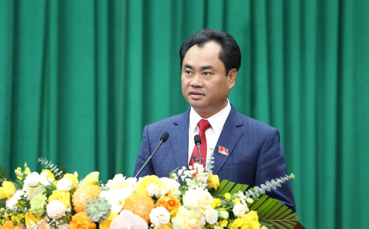 Ủy viên dự khuyết Trung ương Đảng, Bí thư Tỉnh ủy Trịnh Việt Hùng phát biểu tại kỳ họp. Ảnh: Bảo Quyên