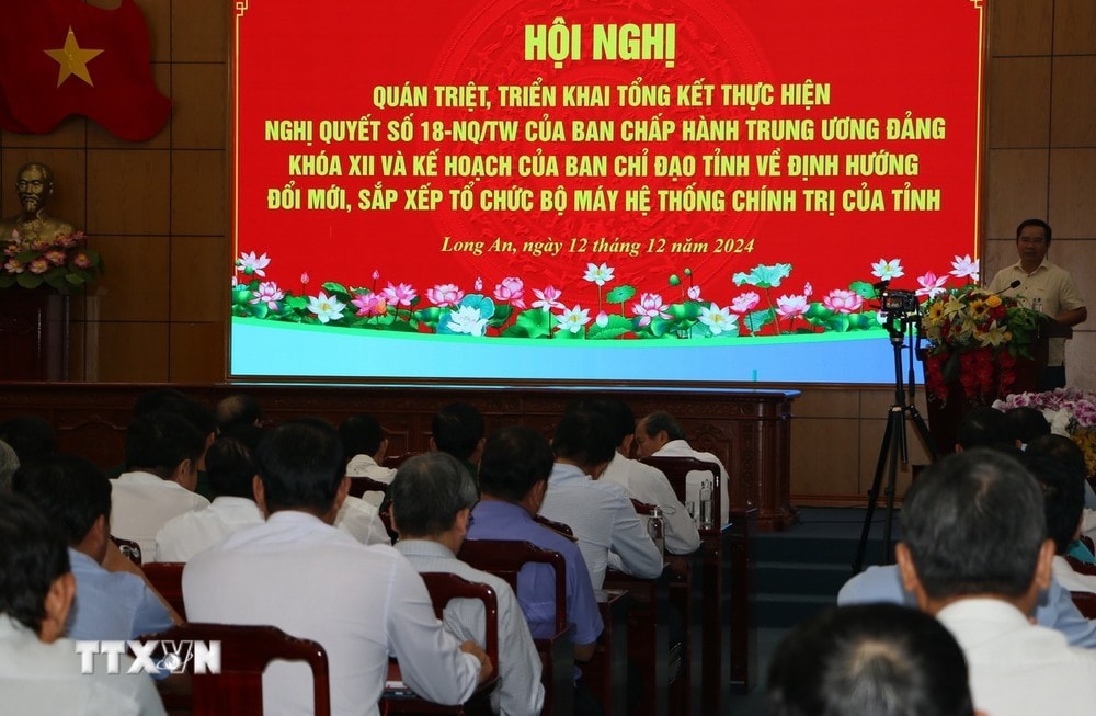 Long An tổ chức hội nghị quán triệt, triển khai tổng kết việc thực hiện Nghị quyết số 18-NQ/TW và Kế hoạch của Ban Chỉ đạo tỉnh về định hướng sắp xếp tổ chức bộ máy hệ thống chính trị. Ảnh: Thanh Bình/TTXVN