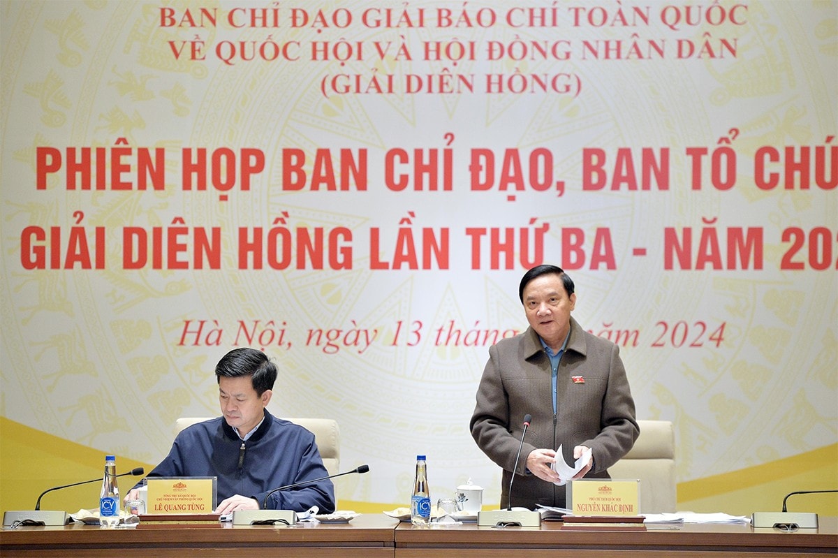 Phó Chủ tịch Quốc hội Nguyễn Khắc Định phát biểu tại Phiên họp. Ảnh: Hồ Long