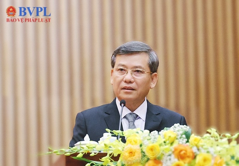 Viện trưởng VKSND tối cao Lê Minh Trí phát biểu bày tỏ sự xúc động, vinh dự khi được nhận Huy hiệu 40 năm tuổi Đảng