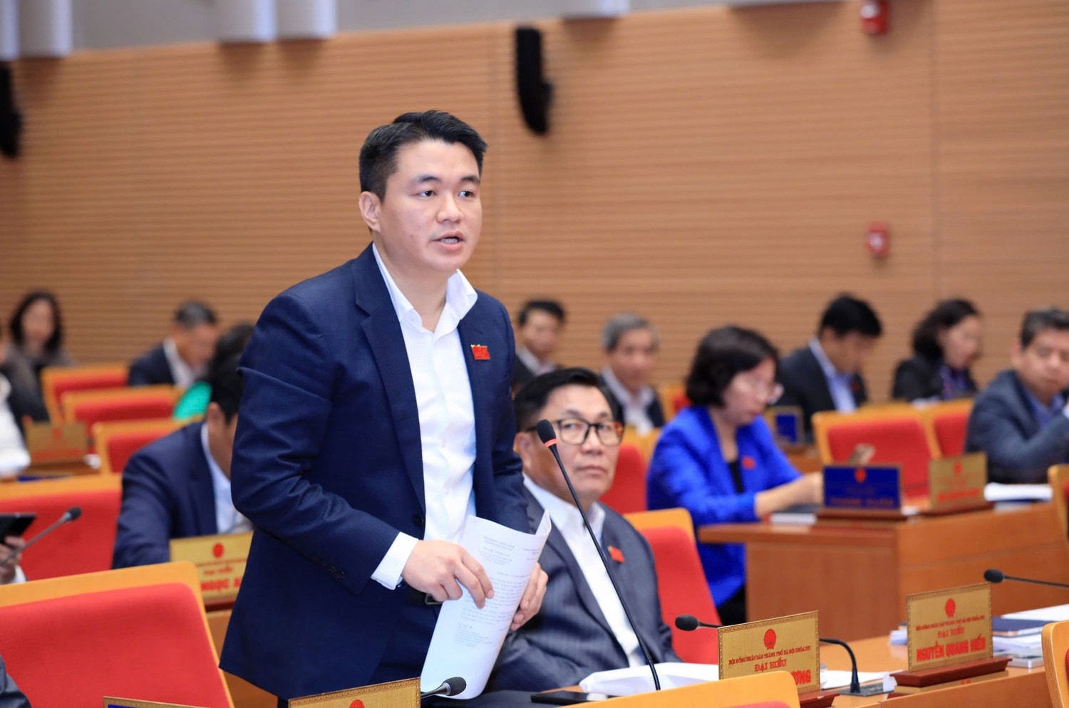 Trưởng Ban Pháp chế HĐND TP. Hà Nội đặt câu hỏi chất vấn tại Kỳ họp thứ 20. Ảnh: Phi Long
