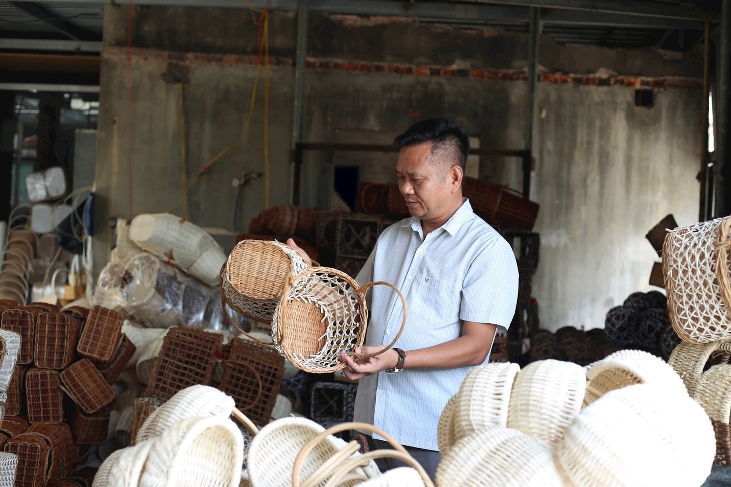 Nhiều sản phẩm OCOP từ các làng nghề ở Phú Xuyên ngày càng khẳng định được thương hiệu, chất lượng trên thị trường. Ảnh: Sơn Tùng