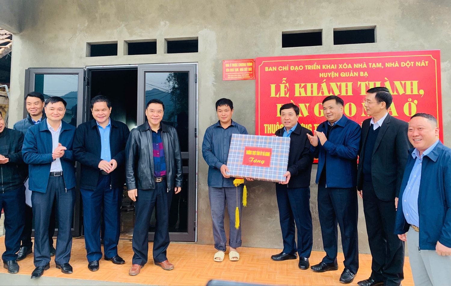 anh-1a-xay-len-nhung-mai-am-kien-co-cho-dong-bao-o-ha-giang.jpg
