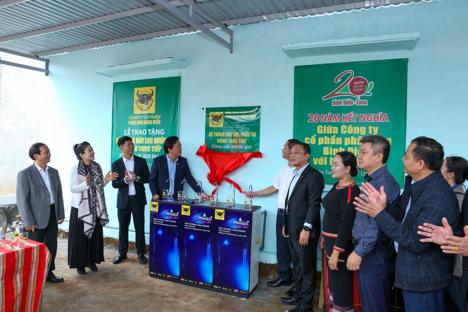 le-trao-tang-he-thong-loc-nuoc-ro-uong-truc-tiep.jpg