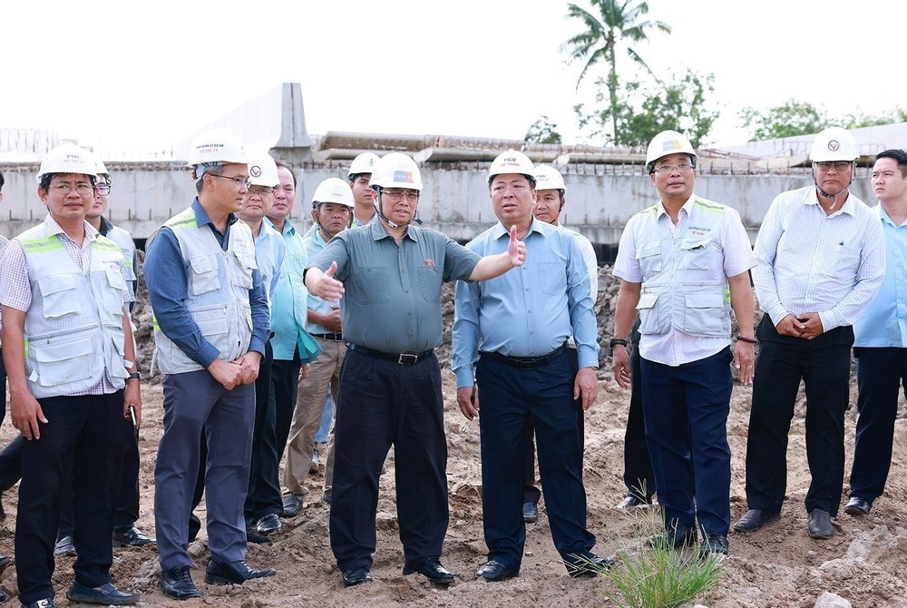 PM inspects Can Tho-Hau Giang Expressway (Photo: VNA) PM inspects Can Tho-Hau Giang Expressway (Photo: VNA)