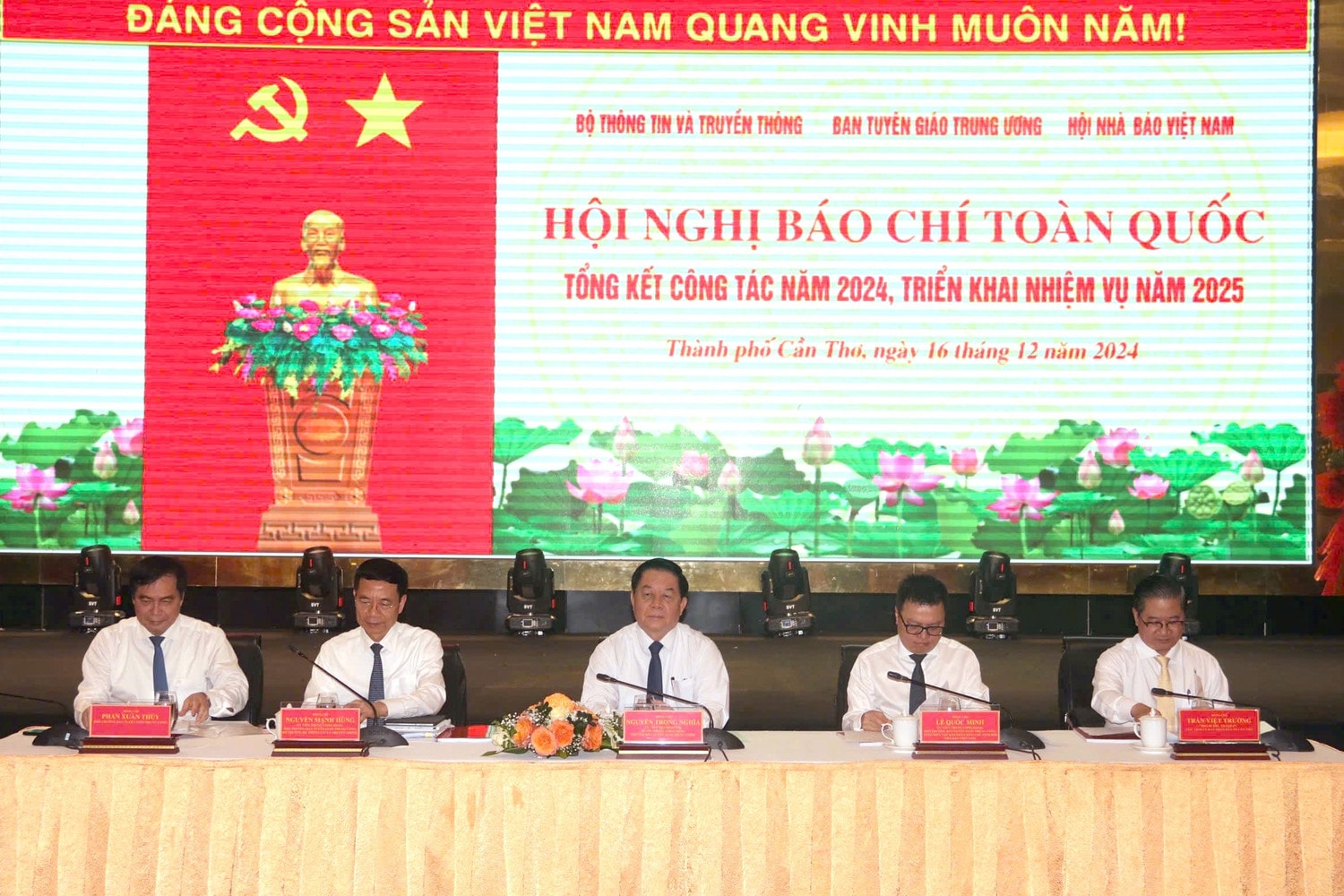 hoi-nghi.jpg