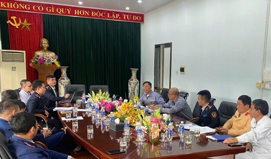 anh-1-cang-vu-duong-thuy-noi-dia-khu-vuc-i-hop-ban-trien-khai-cong-tac-quan-ly-tang-cuong-dam-bao-an-toan-giao-thong-tuyen-duong-thuy-noi-dia-anh-bn.jpg