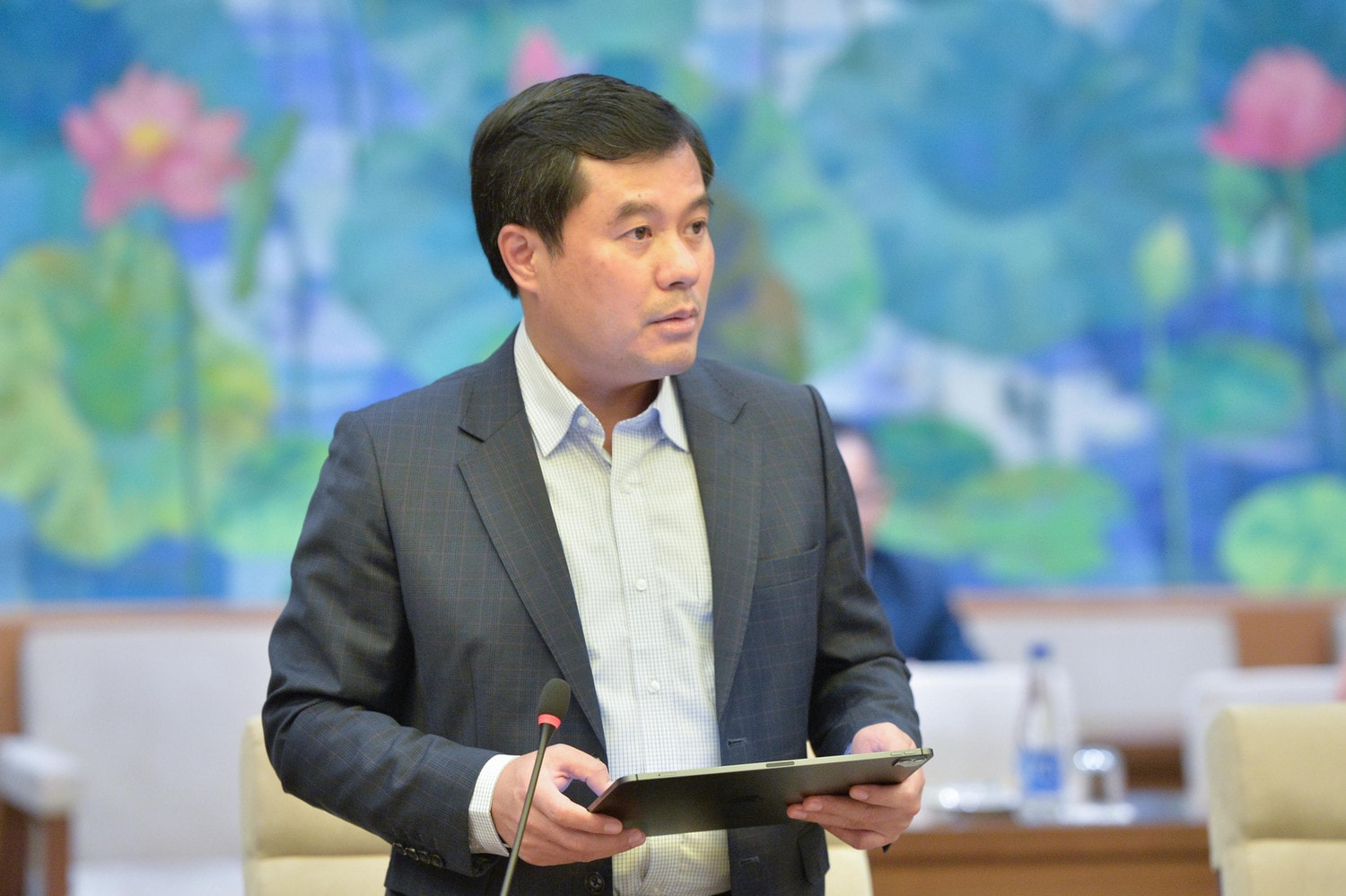 Phó Chủ nhiệm Văn phòng Quốc hội Nguyễn Mạnh Hùng phát biểu. Ảnh: Hồ Long