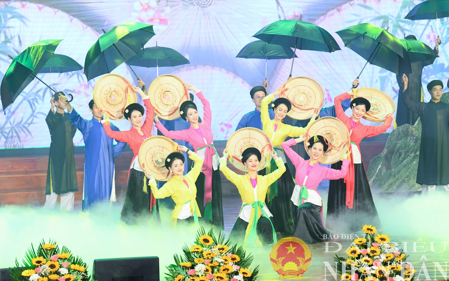 Tiết phục văn nghệ tại Chương trình. Ảnh: Lâm Hiển