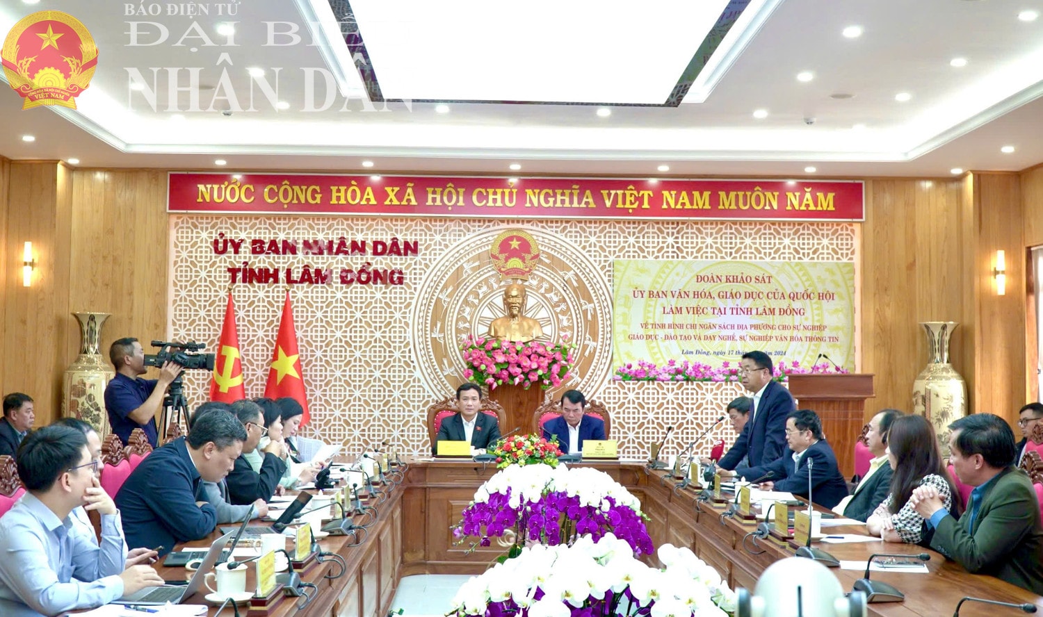 Quang cảnh cuộc làm việc