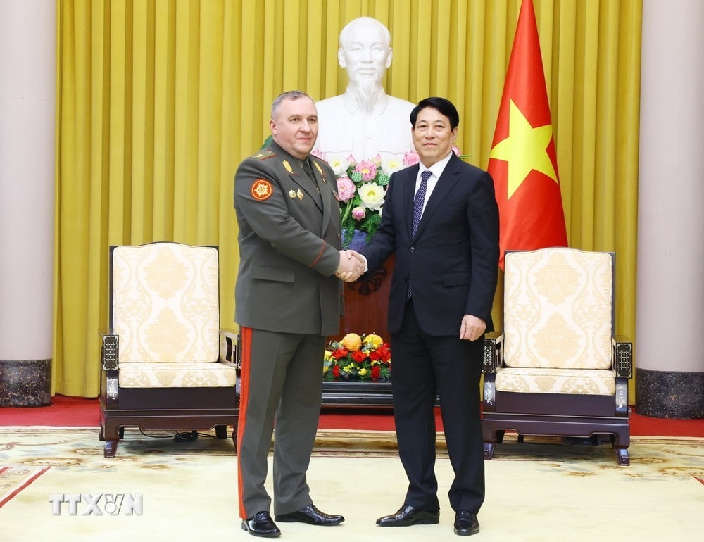 Chủ tịch nước Lương Cường tiếp Trung tướng Viktor Gennadievich Khrenin, Bộ trưởng Quốc phòng Belarus. Ảnh: Lâm Khánh/TTXVN
