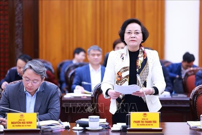 Bộ trưởng Bộ Nội vụ Phạm Thị Thanh Trà trình bày đề xuất về chế độ, chính sách cho cán bộ, công chức, viên chức sau sắp xếp tinh gọn. Ảnh: Dương Giang/TTXVN