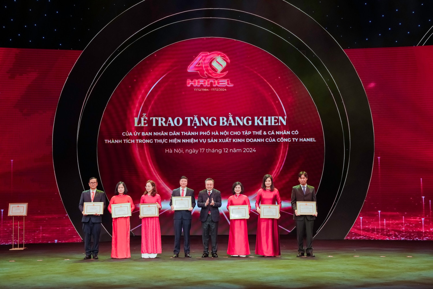Lễ trao tặng bằng khen của UBND TP. Hà Nội cho tập thể và cá nhân có thành tích xuất sắc trong thực hiện nhiệm vụ sản xuất, kinh doanh của Công ty Hanel