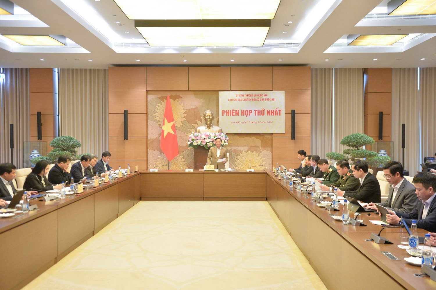 Quang cảnh phiên họp. Ảnh: Hồ Long