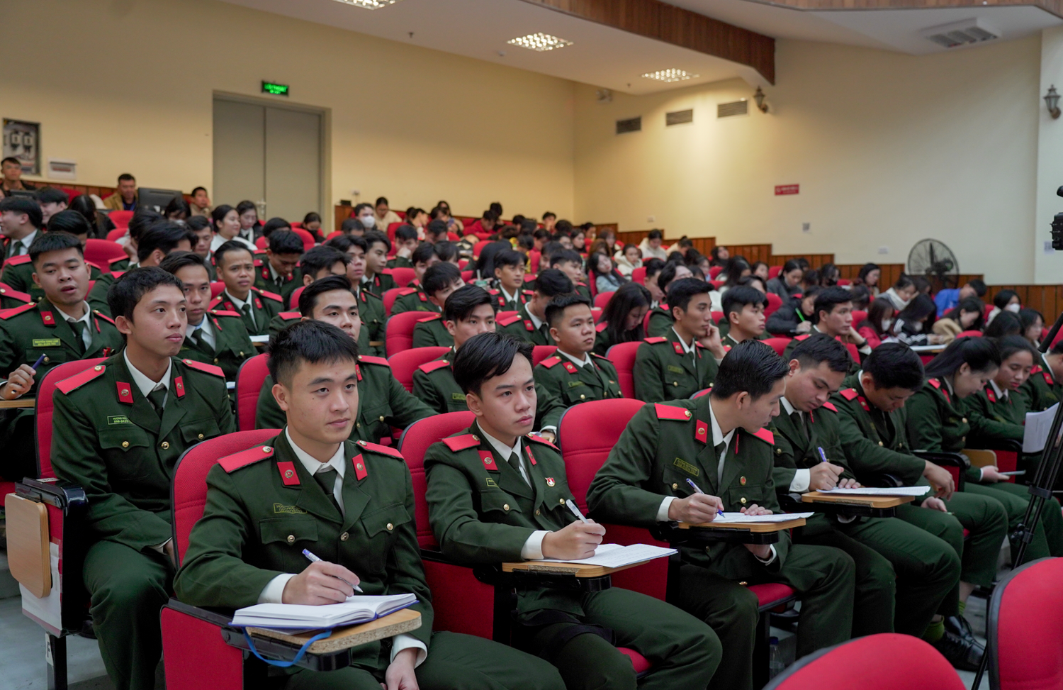 anh-man-hinh-2024-12-18-luc-050325.png