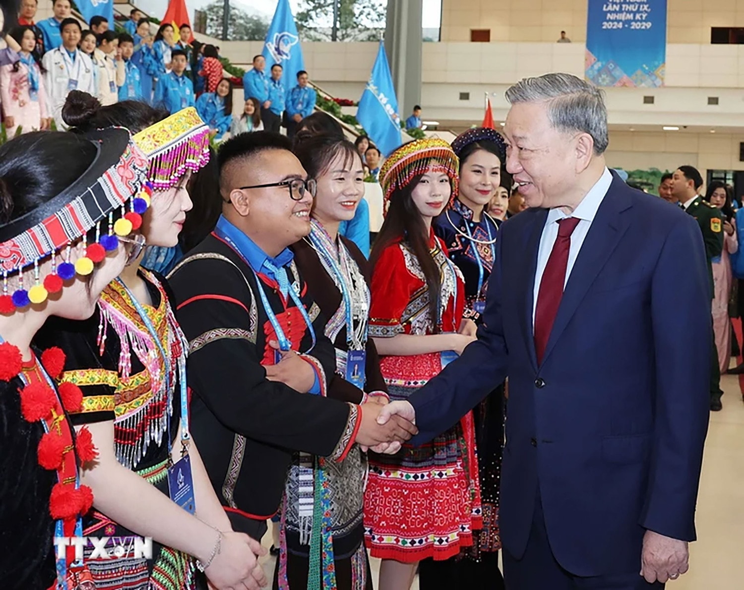 Tổng Bí thư Tô Lâm với các đại biểu dự Phiên trọng thể Đại hội Hội Liên hiệp Thanh niên Việt Nam lần thứ 9. Ảnh: Thống Nhất/TTXVN