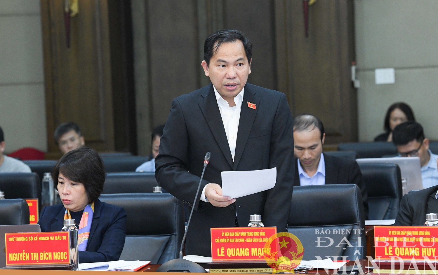 Chủ nhiệm Ủy ban Tài chính - Ngân sách Lê Quang Mạnh phát biểu tại cuộc làm việc. Ảnh: Lâm Hiển