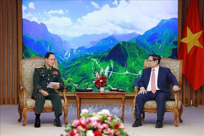 Thủ tướng Phạm Minh Chính tiếp Thượng tướng Khamliang Outhakaysone, Bộ trưởng Bộ Quốc phòng Lào. Ảnh: Dương Giang/TTXVN