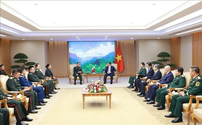 Thủ tướng Phạm Minh Chính tiếp Thượng tướng Khamliang Outhakaysone, Bộ trưởng Bộ Quốc phòng Lào. Ảnh: Dương Giang/TTXVN