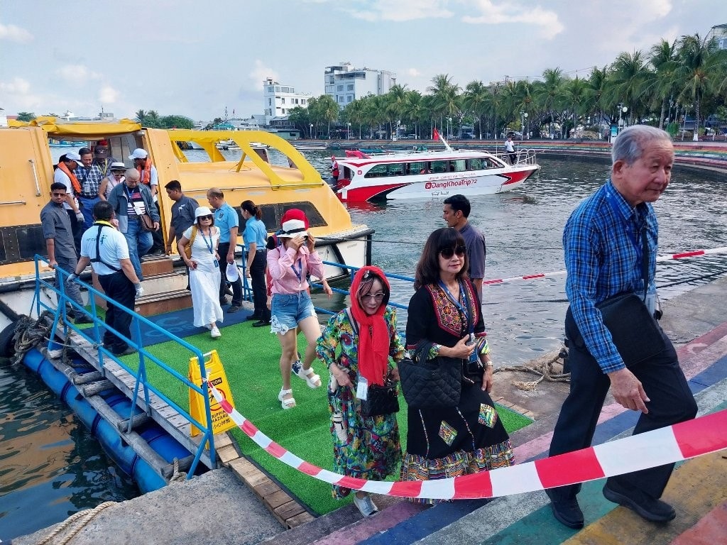 khach-quoc-te-1.jpg